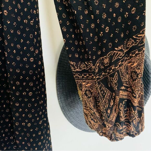 Forever 21 Black & Gold Long-Sleeve Flowy Luce Up Dress | Size: L - Picture 5 of 6